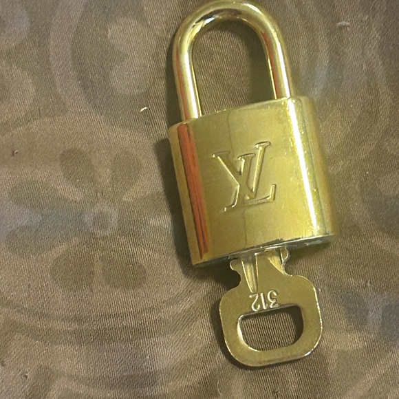 Lv lock and key #312 - Picture 3 of 5
